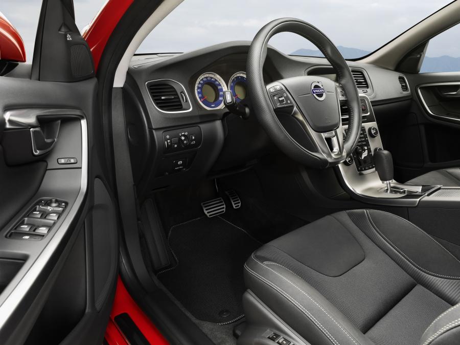  Volvo S60 R-Design 2010 года  (фото 22 из 27)